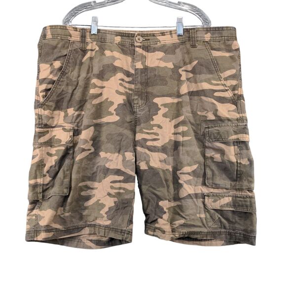 Old Mill Mens Camo Cargo Shorts Green Size 42 Cotton Pockets - Picture 1 of 10